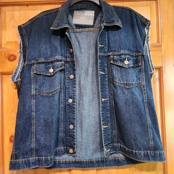 Classic Denim Sleeveless Jacket, Size Large - Picture 1 of 8